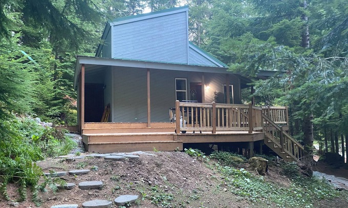 Enumclaw Cabin | Private Cabin Hike Mt.Rainier, Sunrise & Crystal Mt