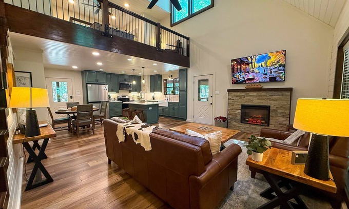 Broken Bow Cabin | Private Cabin on 4 acres + Near Attractions + Private Oversized Porch + Hot Tub