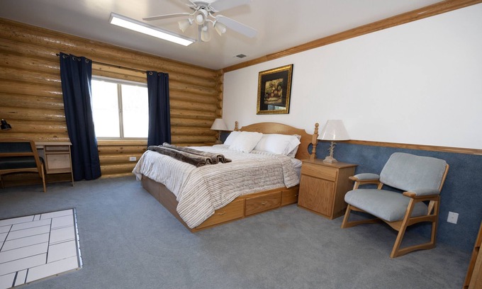 Hot Springs Cabin | Private Chamber in Rustic Cabin - Room 227