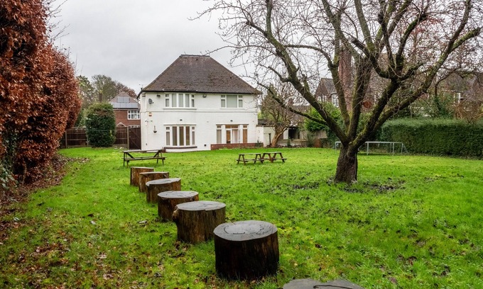 Luton House | PRIVATE COMFORTABLE CONTRACTOR DETACHED LutonAirport WI-FI PARKING SPACIOUS