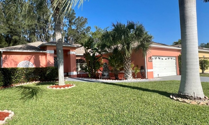 Biggar House | Private community just 15 minutes from the beaches