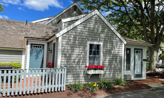 Mashpee Cottage | Private condo in Maushop. Steps to beach, ocean, Popponesset Inn and Marketplace