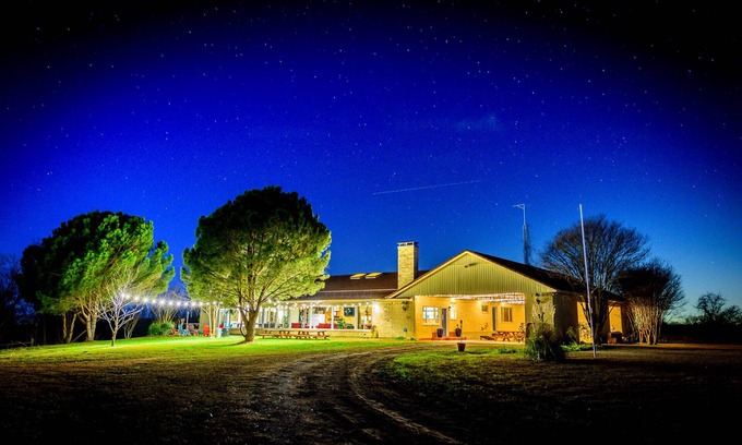 Mabank House | Private Country Home on 4 acres, Open Space, Pool, Hot Tub, Gameroom, Pond