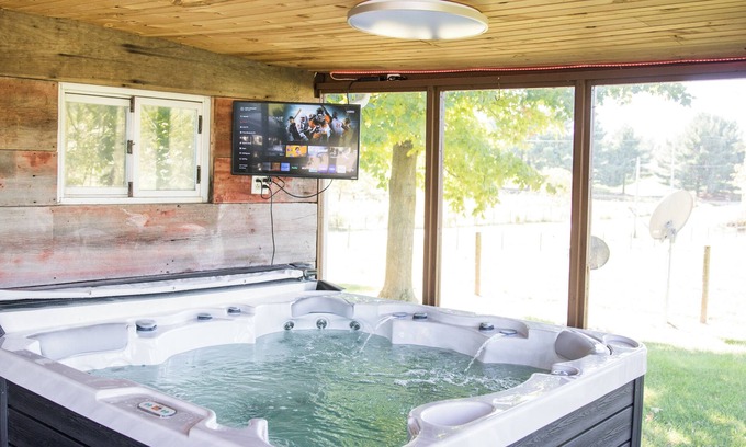 Plymouth House | Private Country house with hot tub and screened in back porch