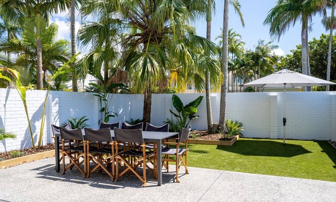 Noosa Heads Apartment | PRIVATE COURTYARD - PETS - LOCATION - AIR CON