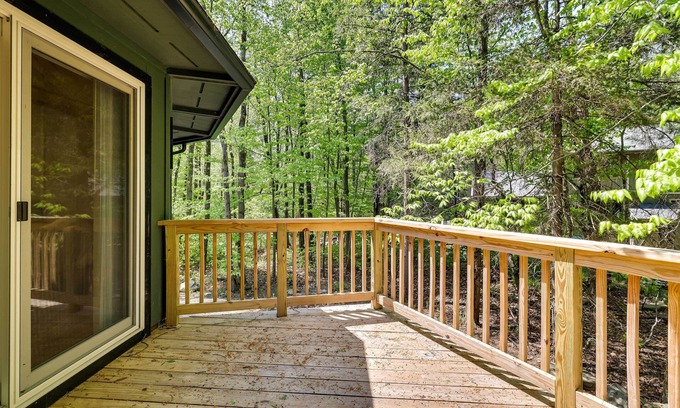 Pocono Pines Cottage | Private Deck & Grill: Pocono Pines Retreat!
