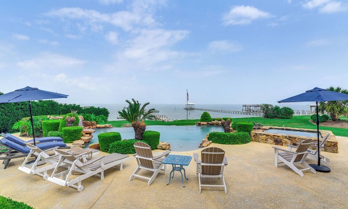 Dickinson Villa | Private Dock + Pier: Luxe Villa on Galveston Bay!