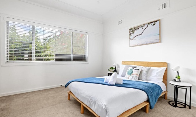 Ryde House | Private Double Room - Central Location at Ryde - Shared Bathroom