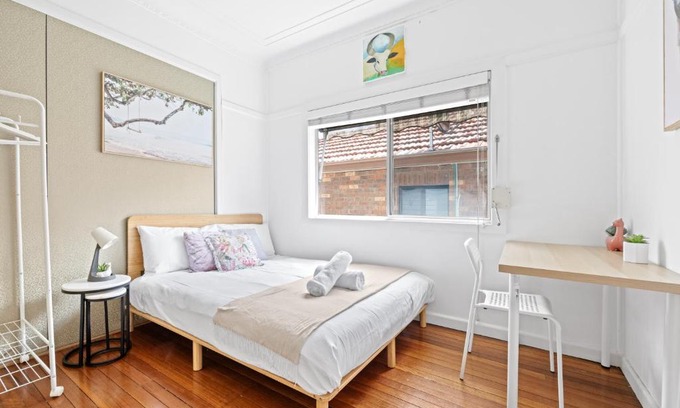 Ryde House | Private Double Room - Centrally Located at Ryde - Shared Bathroom