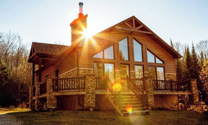 Namur Ski Chalet | Private Estate of 50 Acres/Lake/Canoe/Spa/Wilderness/Tranquility 100%/FirePit