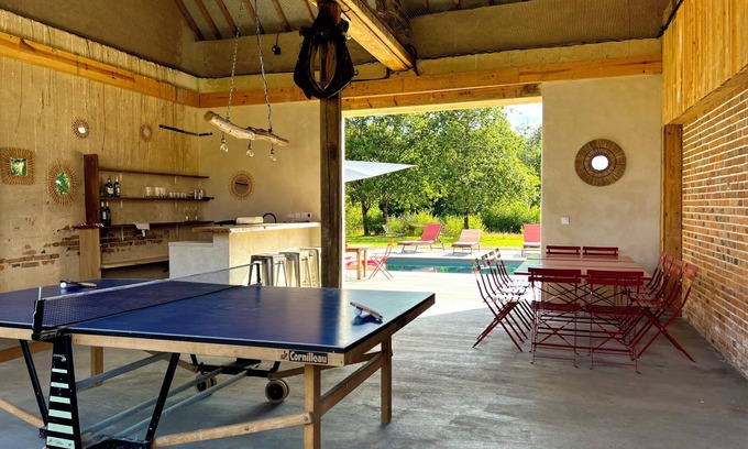 Villemurlin Cottage | Private Estate with Pool, Spa, Bar, and Wild Nature!