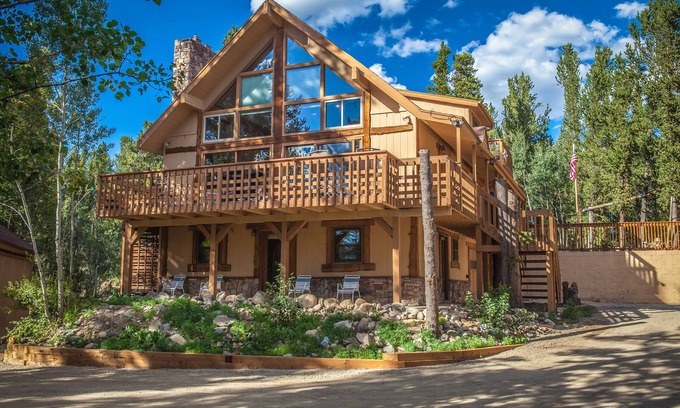 Fairplay House | Private Family Mountain Getaway- Dog Friendly!