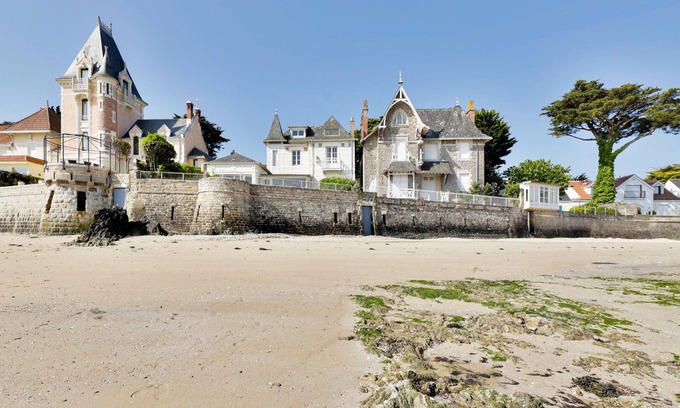 Le Pouliguen Villa | Private family villa with beach access