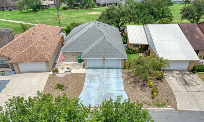 Pharr House | Private Fenced Backyard Pet Friendly Garage Parking