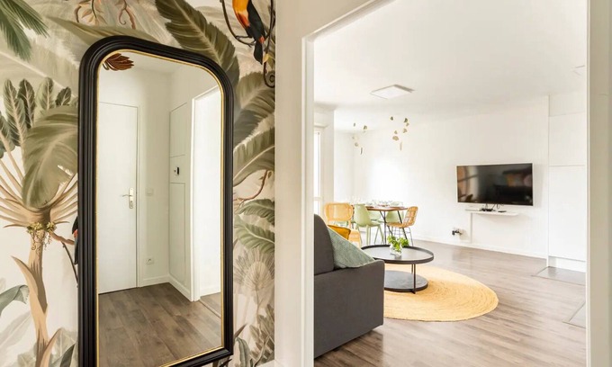 Quartier de la Boule - Champs-Pierreux Apartment | Private Garden /20 min Champs Elysees /30 min Eiffel Tower