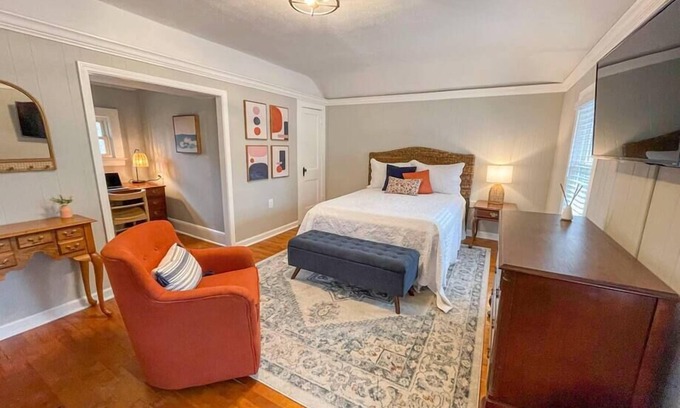 Martinsville House | Private Guesthouse w/Kitchen - Minutes from Uptown