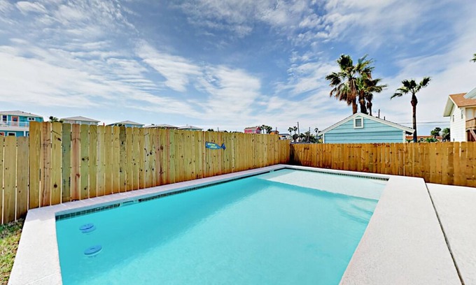 Port Aransas House | PRIVATE HEATED POOL! Endless Summer is just blocks from the beach!