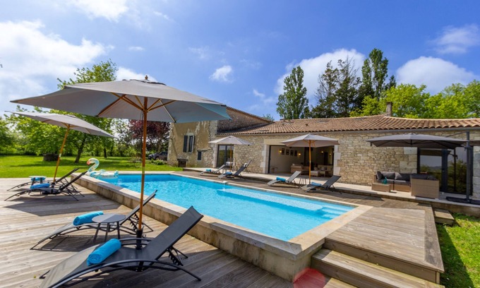 Saint-Sernin Villa | Private heated pool. Quiet location, 2km to restaurant. Near to historic towns