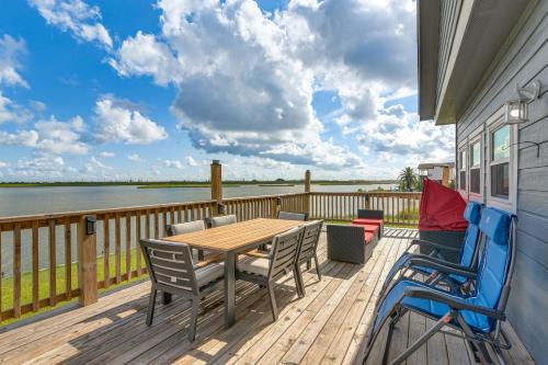 Hitchcock House | Private Home on Lagoon with Views in Hitchcock!