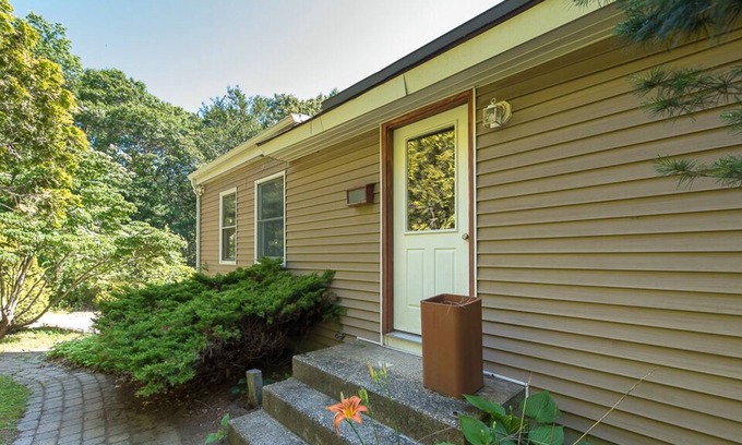 Kenyon House | Private Home on 3.25 Acres
