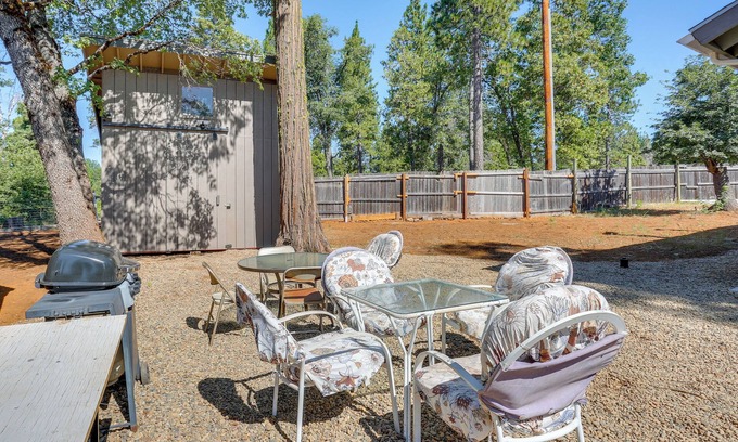 Shingletown Cottage | Private Horse Stall: Unplug at Shingletown Home!