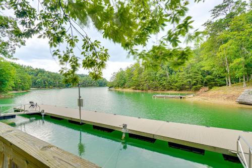 Sevierville House | Private Hot Tub Lake Resort Cabin in Sevierville!