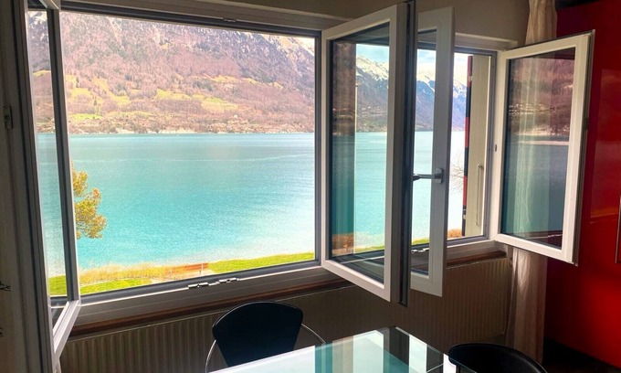 Boenigen House | Private House. Directly on Lake Brienz. Garden & BBQ. Amazing Views. Sleeps 10