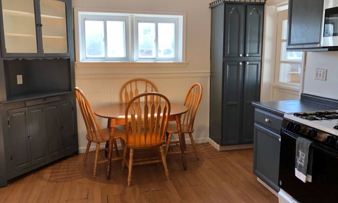 Perth Amboy Apartment | Private house with 3 bedrooms and 1 bathroom and free parking convenient to NYC Manhattan bus and train