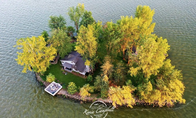 Saint Johns House | Private Island! Includes house, cottage, boat docks, best sunsets on Indian Lake