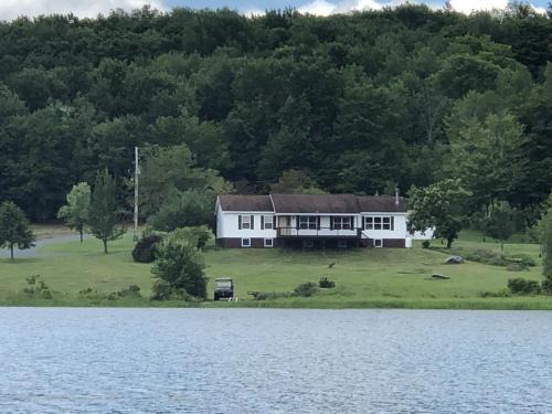 Monticello House | Private Lake House in Monticello