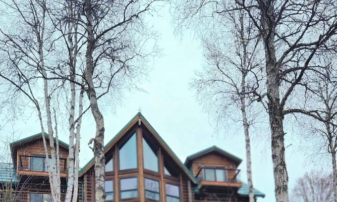 Susitna North Cabin | Private lakefront cabin with WiFi in charming Talkeetna, Alaska