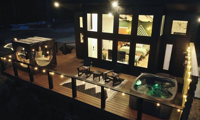 Campton Cabin | Private Lux Getaway/Hot Tub/Double Shower/Cabana