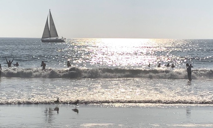 The Strand House | Private Manhattan Beach Guest House 5 blocks to the sand!