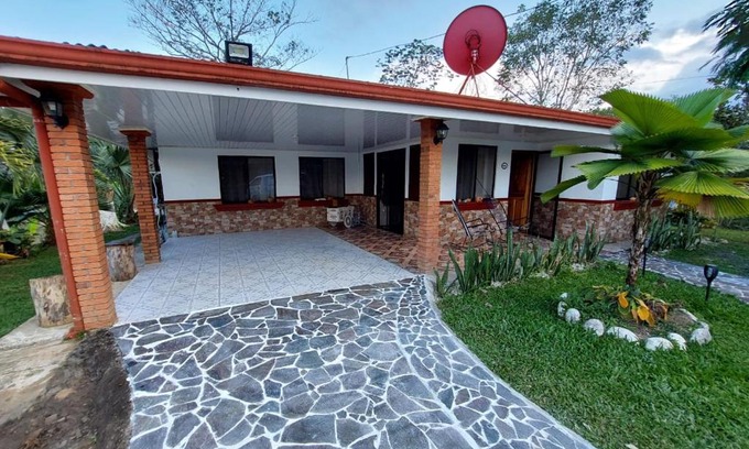 Garabito House | Private Mountain House With a Pool