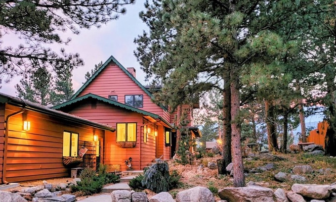 Allenspark House | Private Mountain Tranquility for large families near Rocky Mountain National Pk!