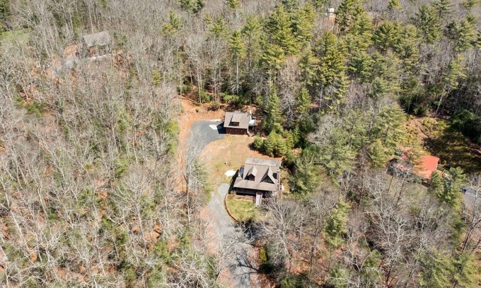 Fleetwood House | Private Mtn Home Fire Pit Game Rm Dogs Welcome Fence Close to Boone-W Jefferson