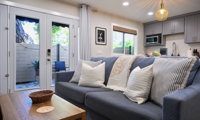 Bonita House | Private North Glendora Suite – Peaceful & Scenic SoCal Retreat Under Giant Oaks