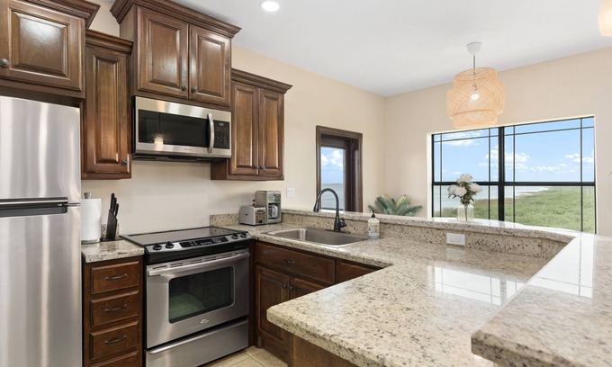 Port Isabel House | Private Oceanfront Townhouse in Port Isabel ,Texas - Fishing Access