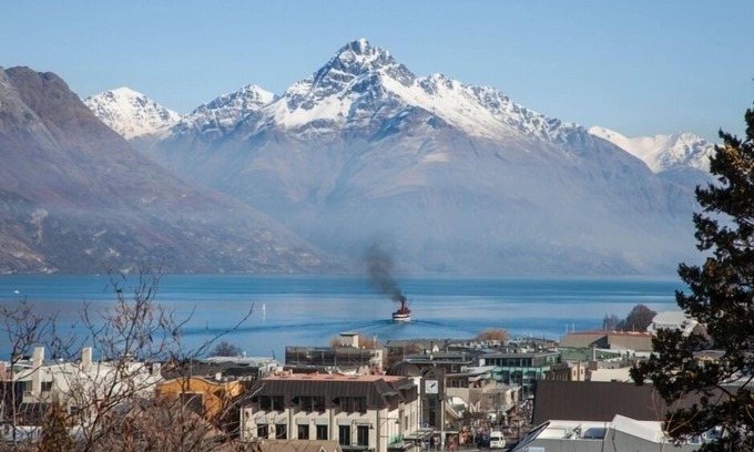 Queenstown City Centre Apartment | Private & Peaceful in Central Queenstown with secure off-street parking.