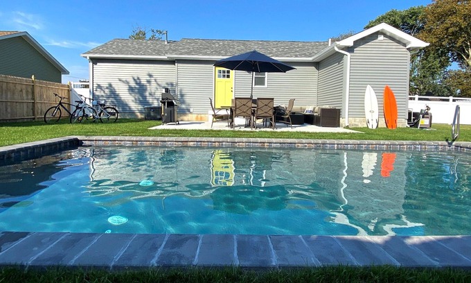 Villas House | Private pool and yard with a king primary suite - linens & towels included!