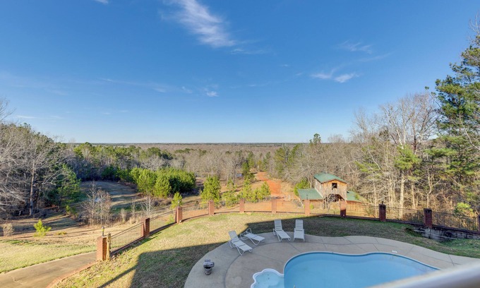 Wetumpka House | Private Pool at Stunning Wetumpka Farmhouse!