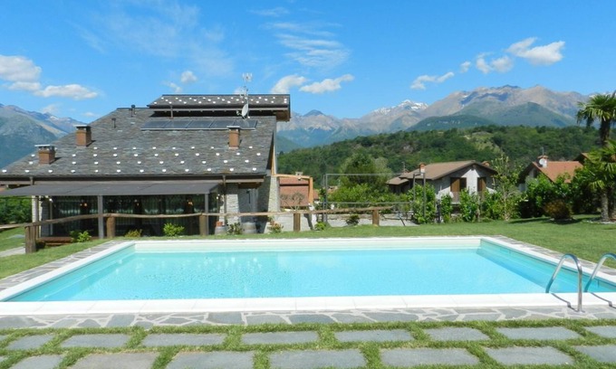 Colico Villa | private pool, garden of 2000m2, not far from beaches and the city center