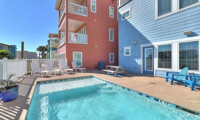 Port Aransas House | Private pool | gulf view from top deck| Gated community | Close to the beach!