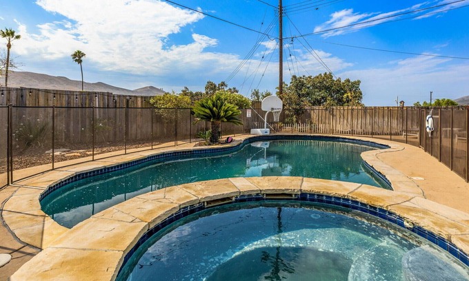 Ventura House | 🏝 Private Pool home in the Ventura hills!🏝