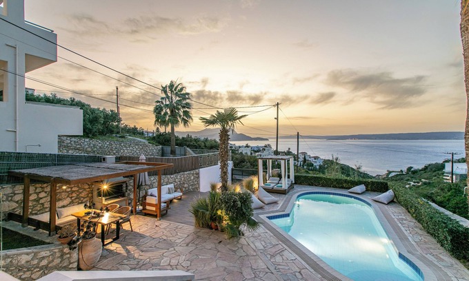 Plaka Villa | Private Pool★Sea view★ BBQ & Gym★ Close to Beach★Walk to Taverna-Mini market