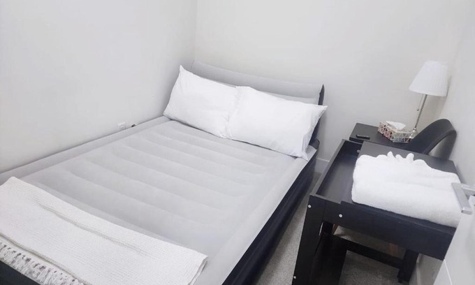 Delta House | Private Queen Room (Queen Air Mattress) - Delta, BC