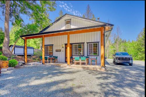 Anacortes Apartment | Private Ranch 2BR Cabin Retreat Sleeps 9