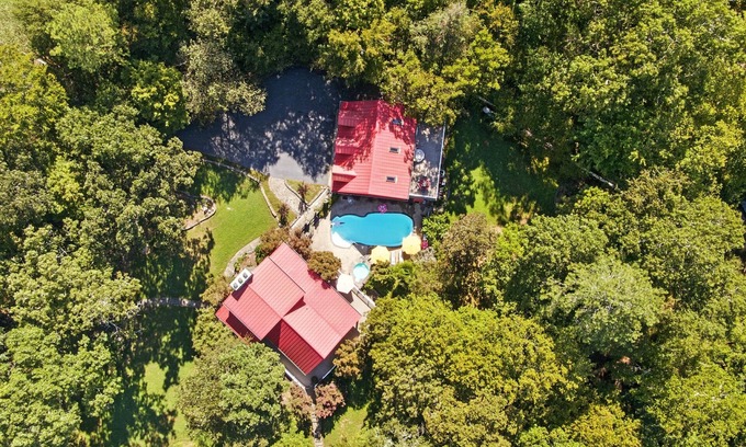 Rock Hill House | Private Retreat w/Hot Tub, Pickleball, Games & Gym