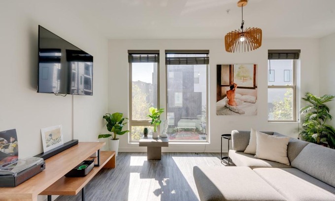 Olde Richmond House | Private Rooftop with Cold Plunge Modern Townhome