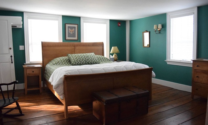 Stonington Bed & Breakfast | Private Room C at Dragonfly Inn